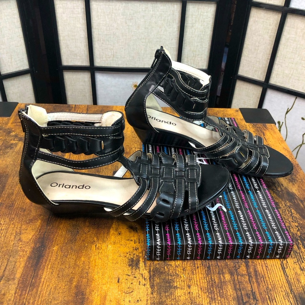 4 for 25$ Gladiator Strapped Women’s Sandals Small Wedge. Size 39 (8.5 US)